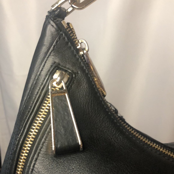 MICHAEL KORS black leather shoulder handbag. - Picture 4 of 15